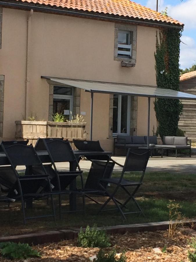 Le Petit Monty Gite Cote Etang Saint-Malo-du-Bois Zewnętrze zdjęcie